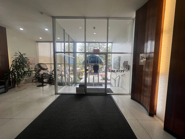 Building Photo - Spacious One Bedroom Apartment- City views!