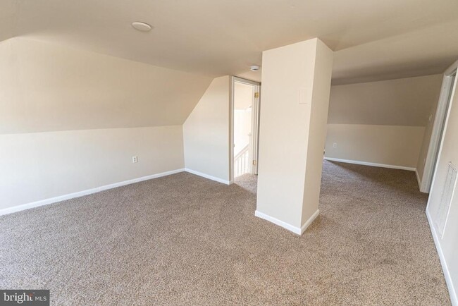 Building Photo - 915 N Division St