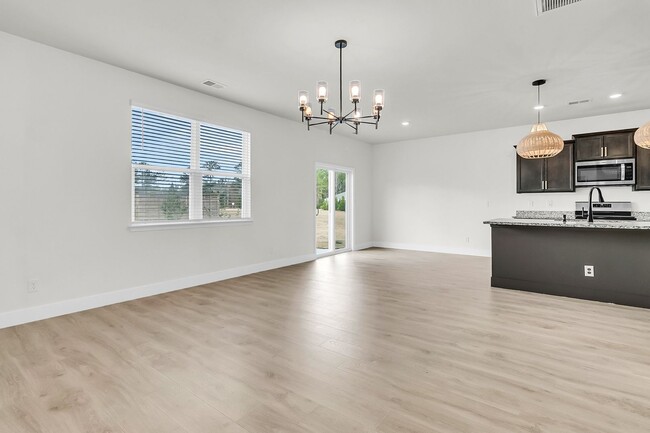 Building Photo - Spacious Modern 5-Bedroom Home in Summerville