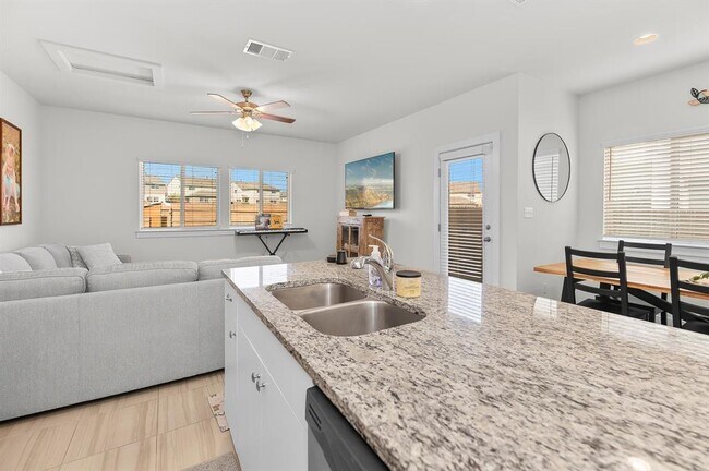 Building Photo - 512 White Steppe Way