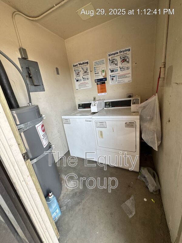 Building Photo - 2426 S Sallee St