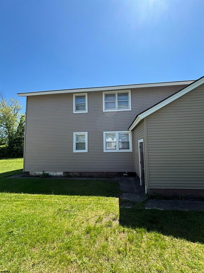 Building Photo - 340 Hampshire Dr