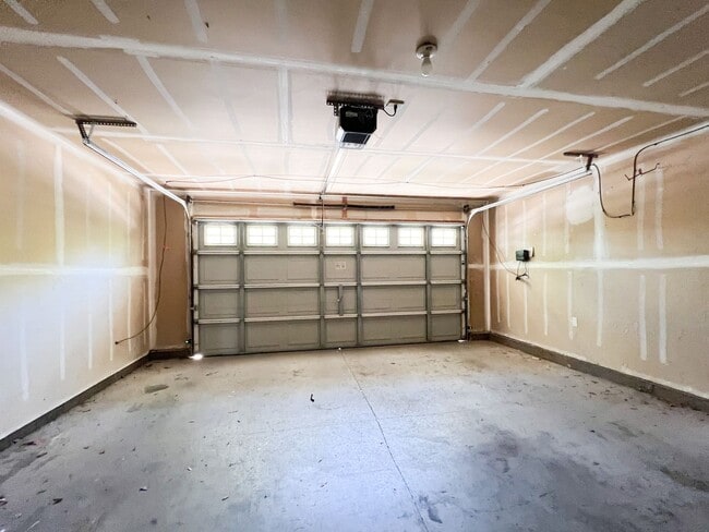 Building Photo - Laguna West 4 Bed, 2 Bath Home