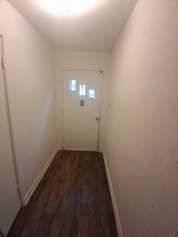Building Photo - 3058 Woodside Dr