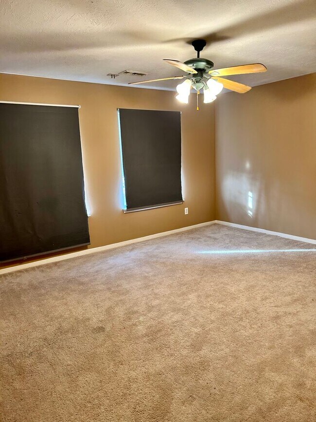 Building Photo - 18315 Willow Moss Dr