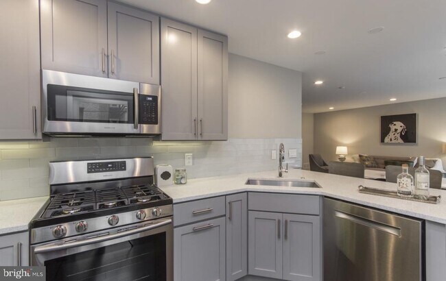 Building Photo - 705-7 S 12th St