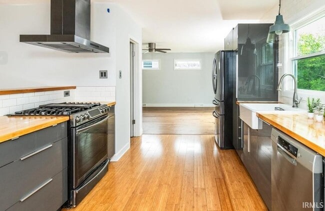 Building Photo - 1416 E Clairmont Pl
