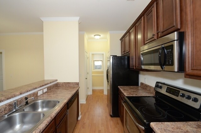 Building Photo - Beautiful 2-story home