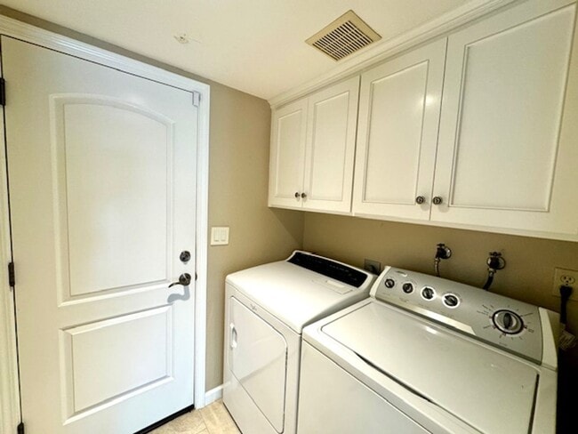 Building Photo - Wonderful 2 story home in Walnut Creek nea...