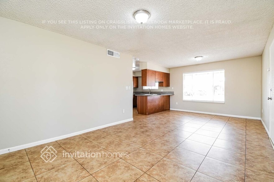 Building Photo - 514 E Westchester Dr