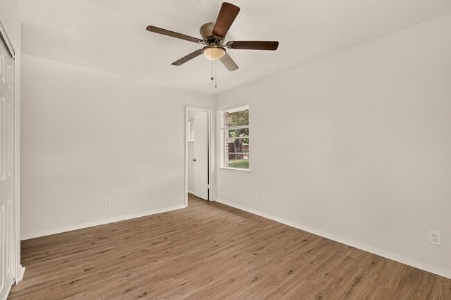 Building Photo - 802 Wisteria Way