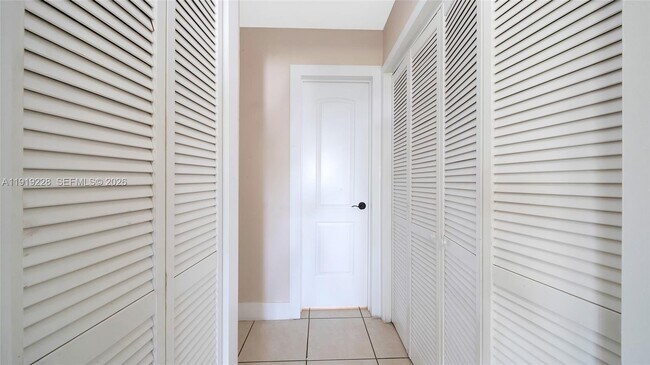 Building Photo - 592 NE 150th St