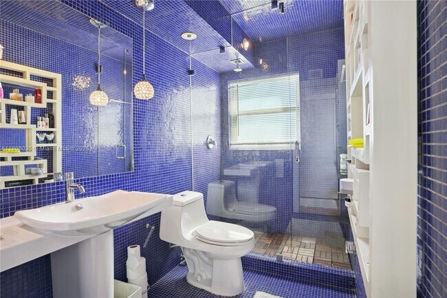 Building Photo - 1881 Washington Ave