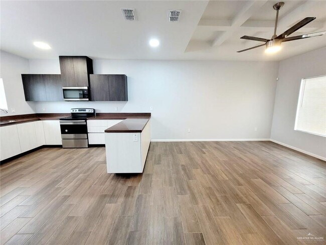 Building Photo - 17 Frio Ave