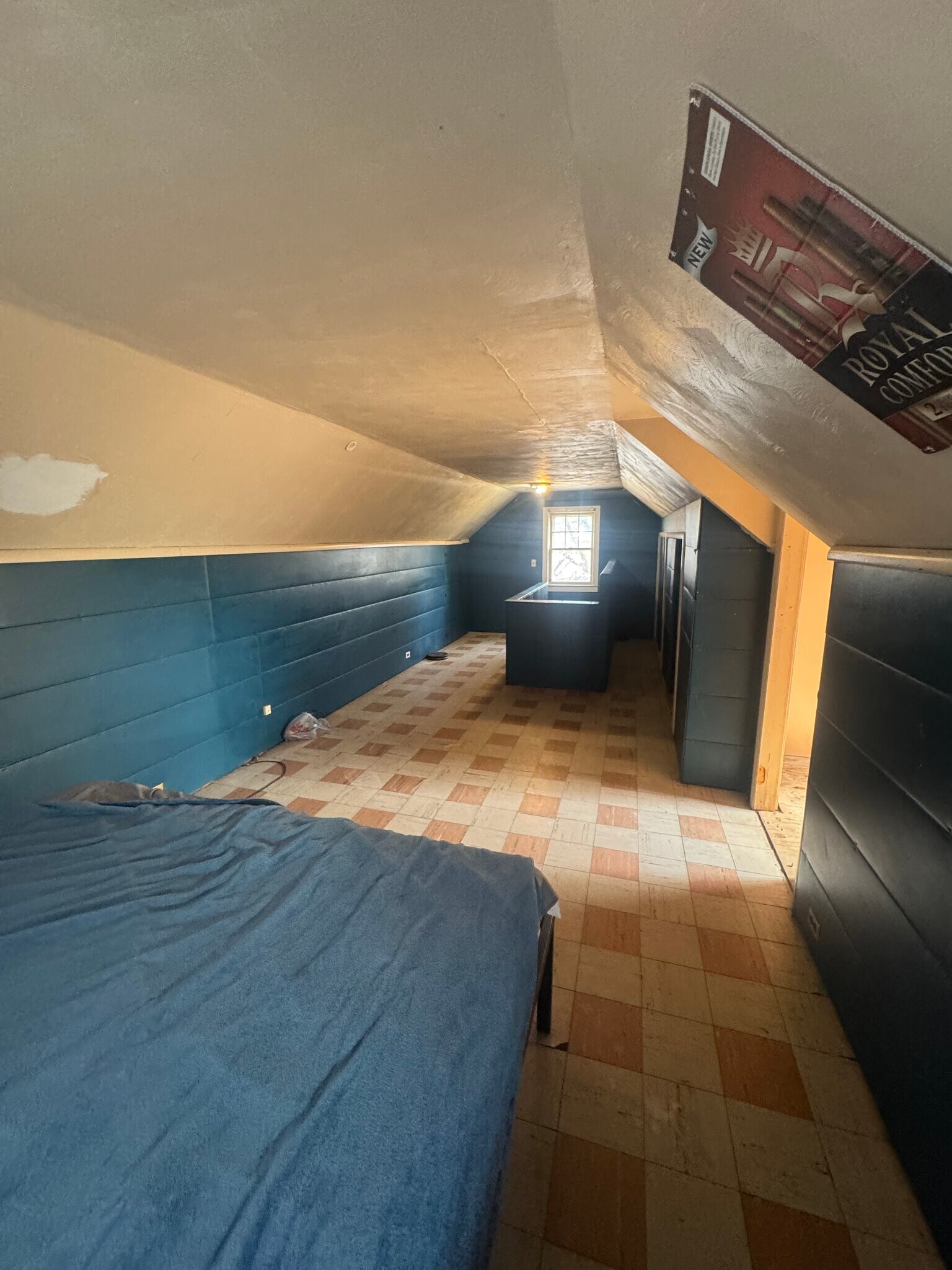 Building Photo - 711 W Dewey St