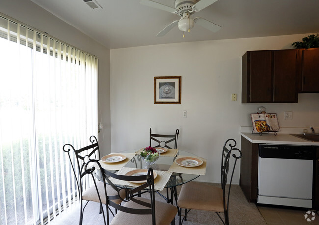 Dining Area - Farmbrooke Manor