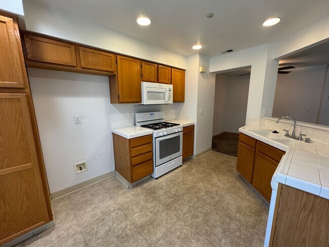 Building Photo - 2bd/2.5ba Santa Teresa Townhouse - Availab...