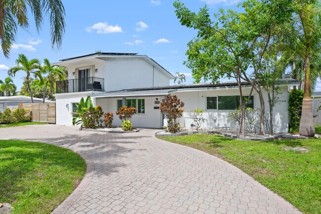 Building Photo - 871 NW 23rd Terrace