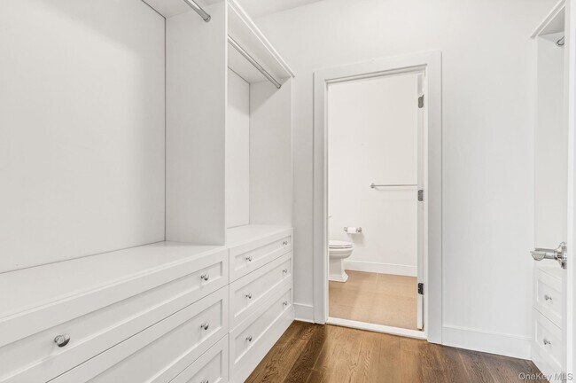 Building Photo - 21 Honeysuckle Ln