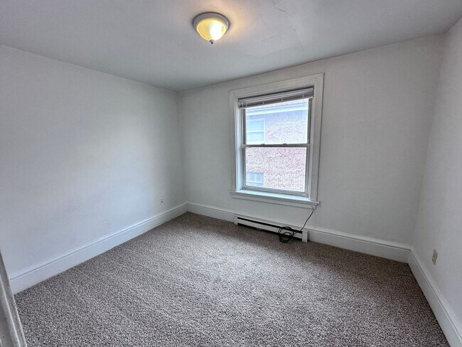 Building Photo - 2712 Woodlawn St