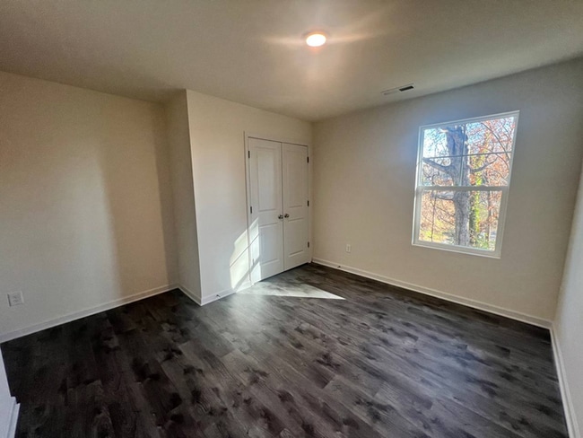 Building Photo - 1064 W Bank St