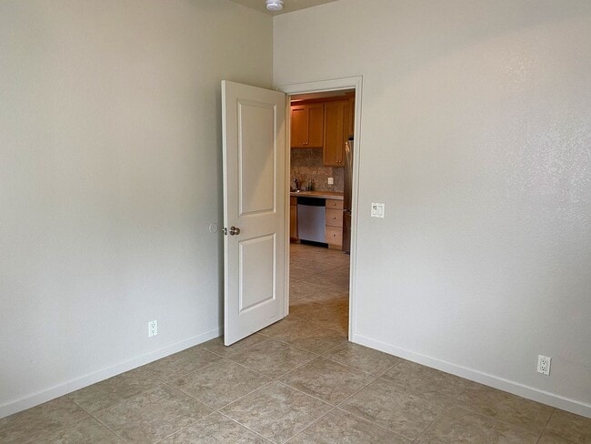 Building Photo - 3 bed / 1.5 bath condo located in Kailua Kona