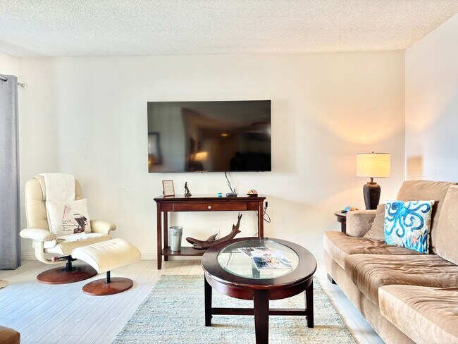 Building Photo - 1-Bedroom + 1 Bathroom Condo | Channel Islands Waterfront | Monthly Furnished Rental