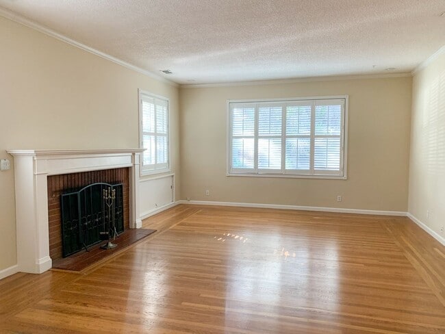 Building Photo - Exceptional Mountain View Home with Guest Suite Near Downtown