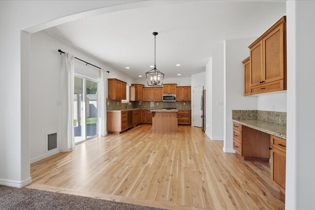 Building Photo - 3053 E Calabria Dr