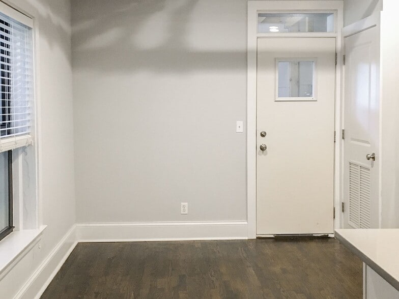 Building Photo - 5152 N Leavitt St