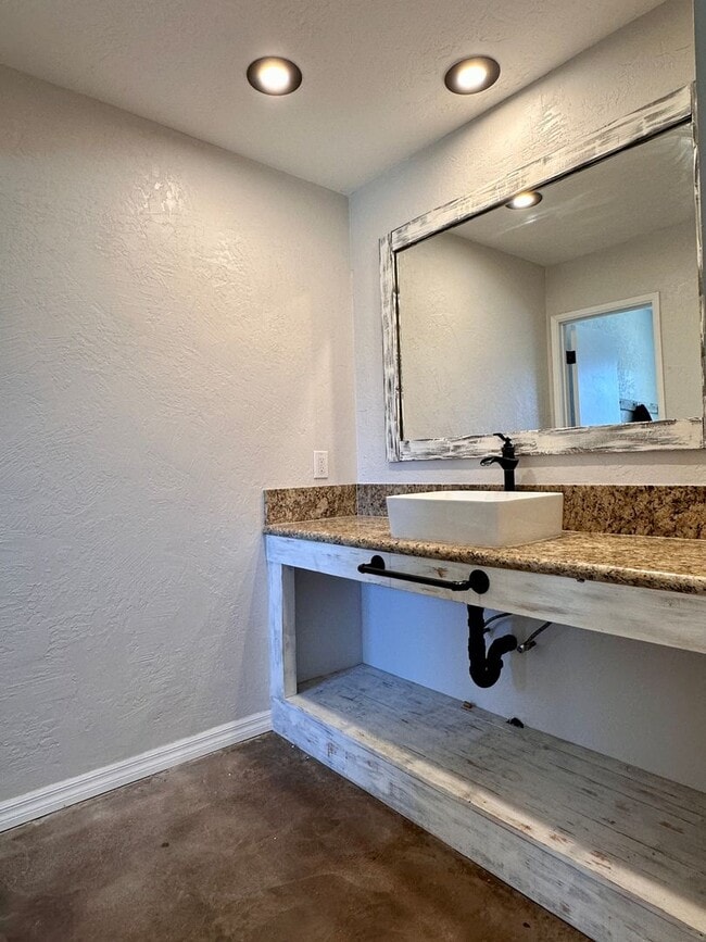 Building Photo - AVAILABLE NOW