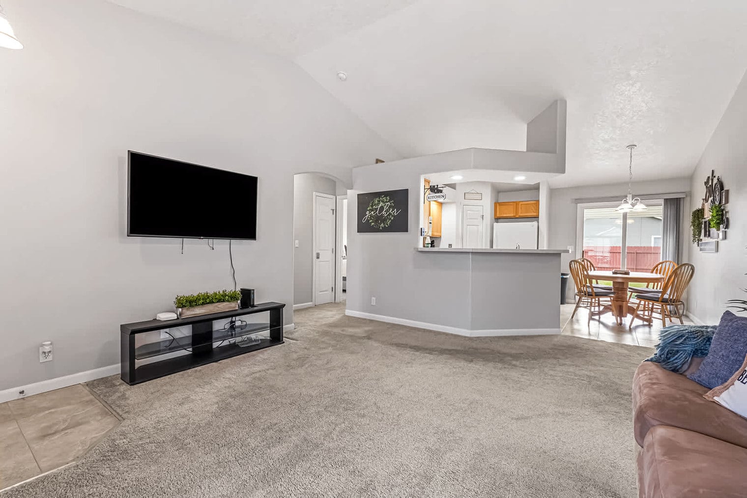 Building Photo - 727 W Clark Ave