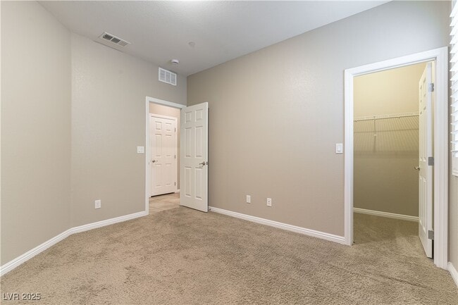 Building Photo - 1433 Overseer Ave