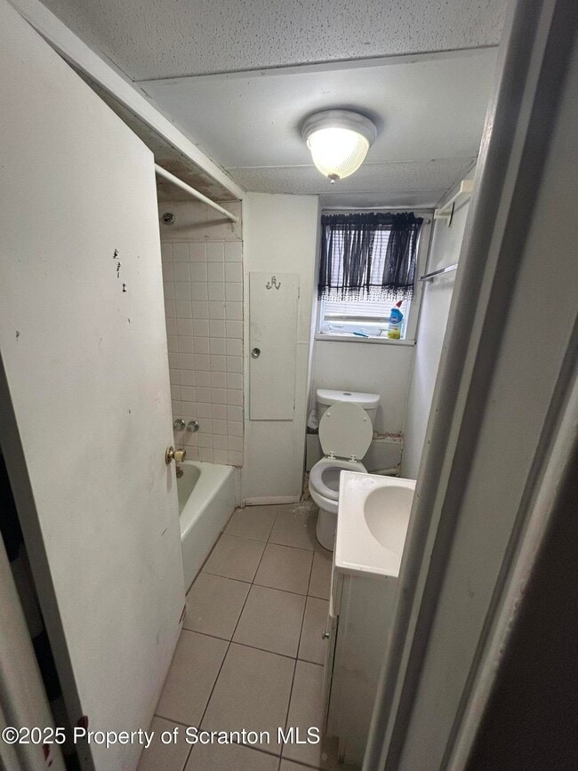 Building Photo - 1849 Clearview St