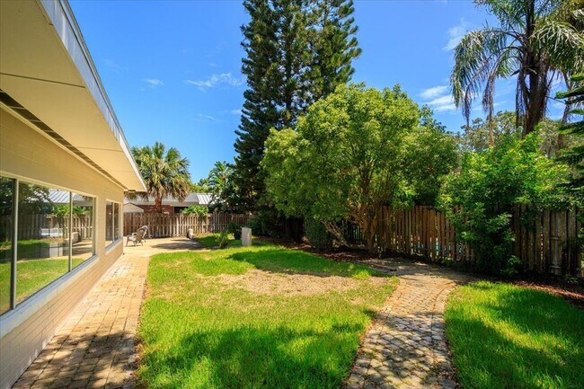 Building Photo - 105 John Anderson Dr