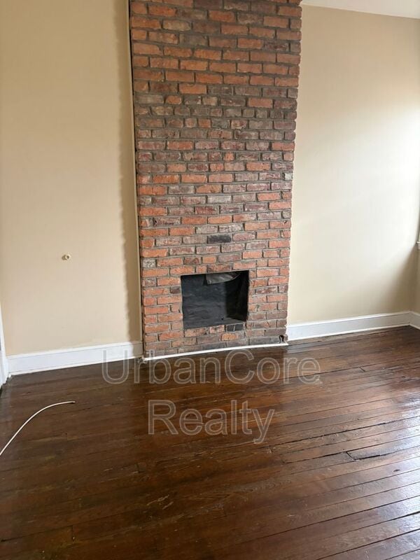 Building Photo - 2410 Cedar St