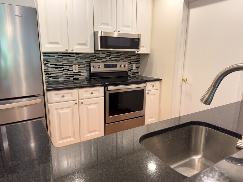 Building Photo - 858 Nittany Ct