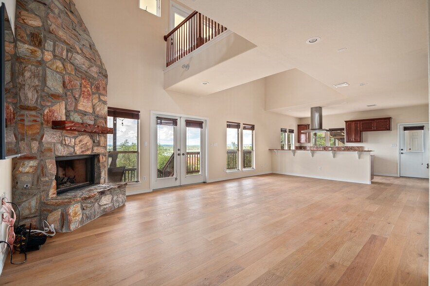Main living - 500 Sinclair Dr