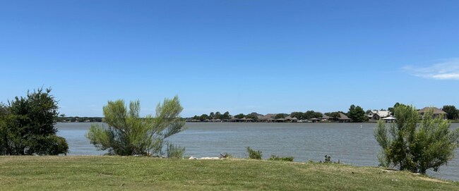 Building Photo - Spacious Custom New Build- 4 Bed 2 Bath Ho...