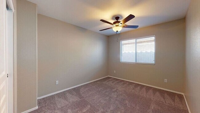 Building Photo - 3830 E Kroll Dr