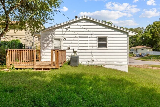 Building Photo - New listing -