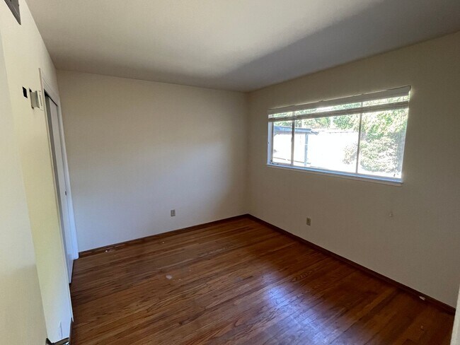 Building Photo - 4 Bedroom Ranch Style Home in Quiet El Sobrante Neighborhood