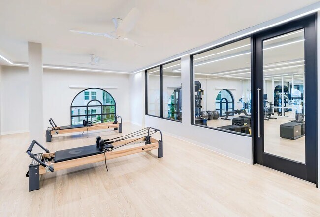 Building Photo - Limited-Time Offer: 10 Weeks Free in Houston!