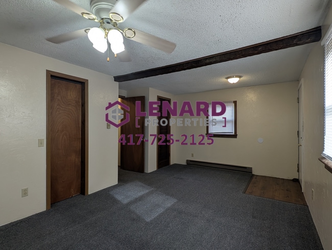 Building Photo - 2 Bedroom Home Available Now!