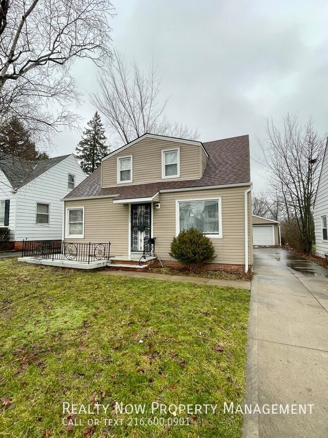 Building Photo - 5333 Hollywood Ave