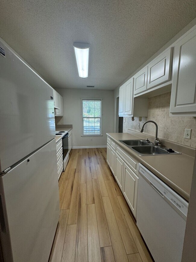 Building Photo - 104 St Kitts Ct