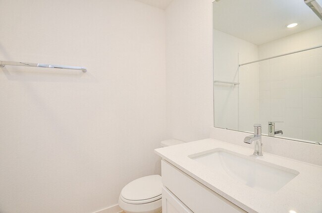 Building Photo - 31134 Royal Acrs Ct