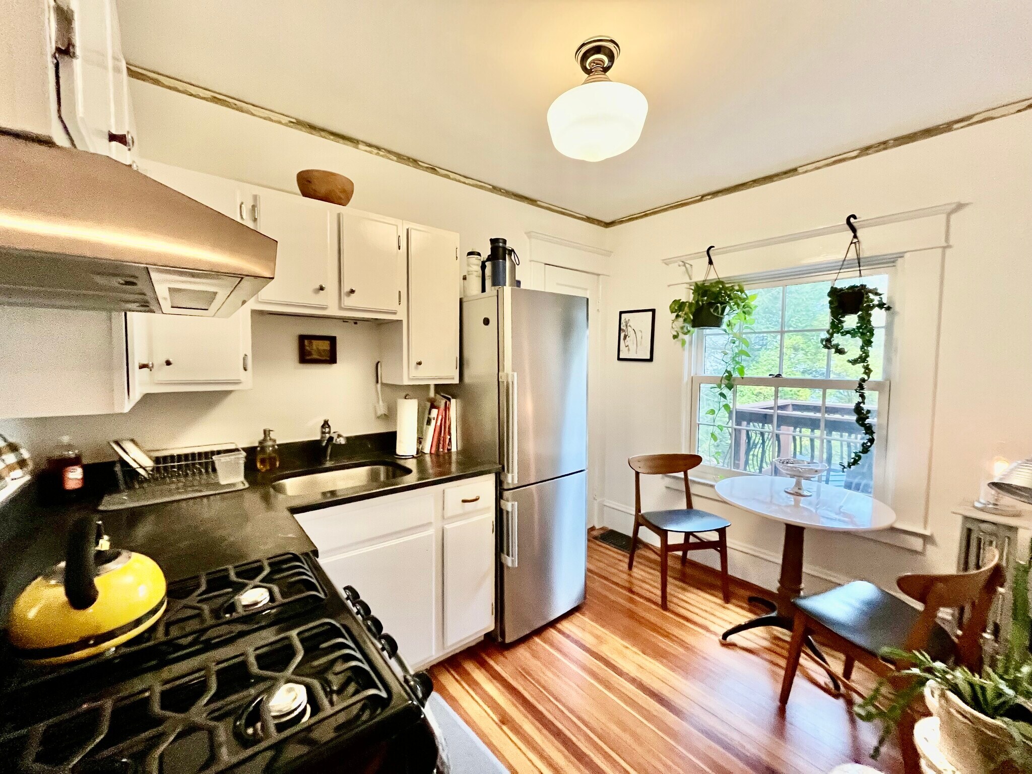 Building Photo - 206 Elm St