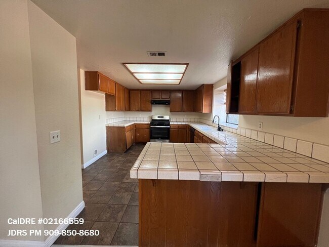 Building Photo - Lancaster 3 Bedroom Home