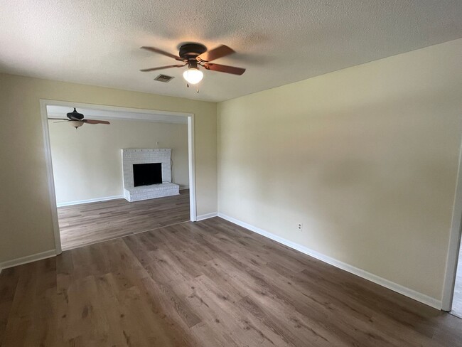 Building Photo - 346 Lancaster Rd